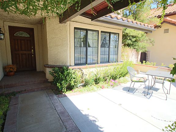 4th image of 23661 Strathern St