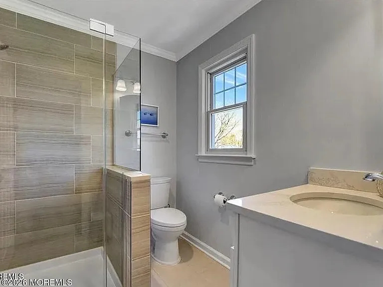 84 Forest St — Photo 5