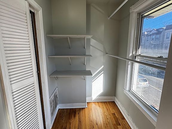 5th image of 185 S 11th St Floor 2