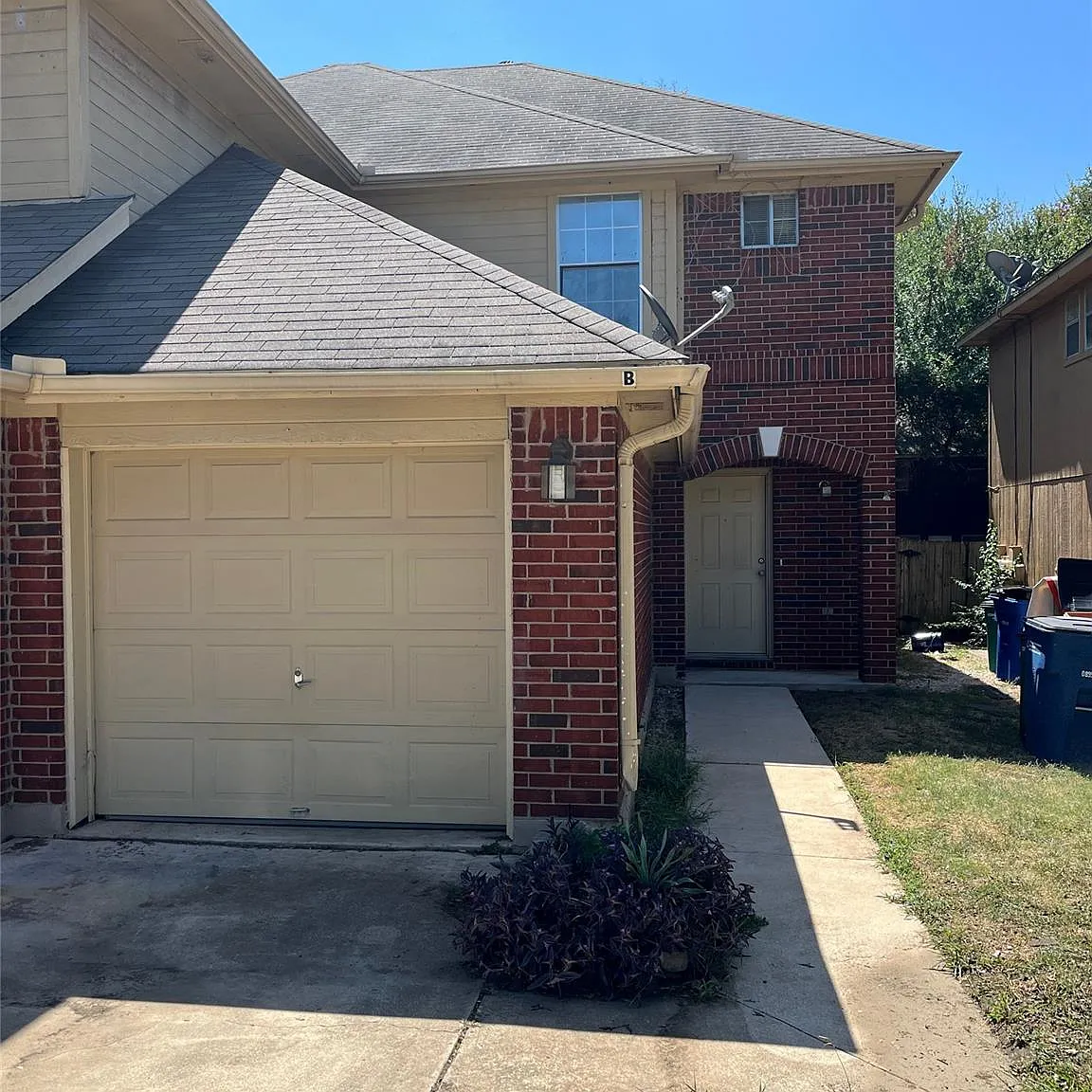 2 bed, 2.5 bath, 1309 sqft, $1,545 — Photo 2