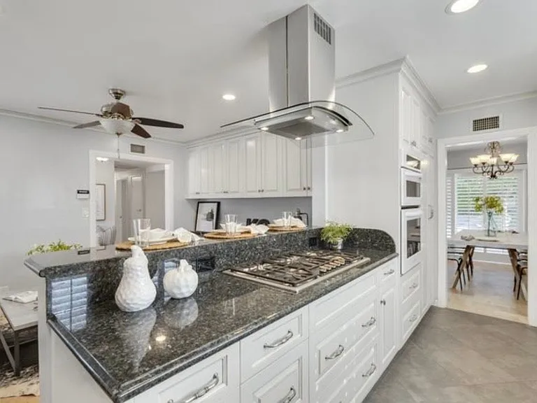 22300 Bassett St #MAIN — Photo 11