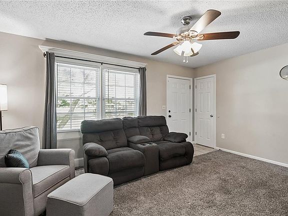 5th image of 1506 Hawthorn Cir