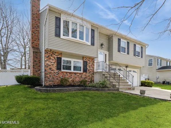 13 Ivy Place, Howell, NJ 07731