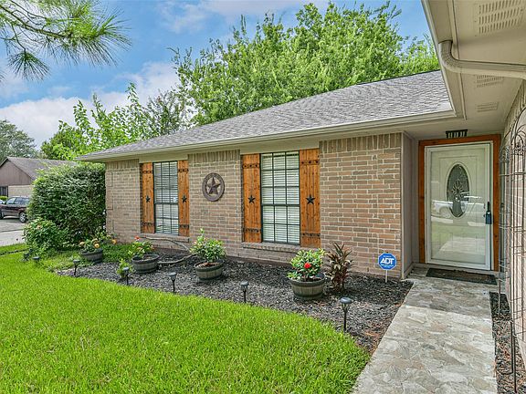 3rd image of 2422 Pilgrims Bend Dr