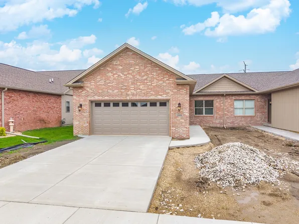 1922 Dunraven Rd, Bloomington, IL 61704