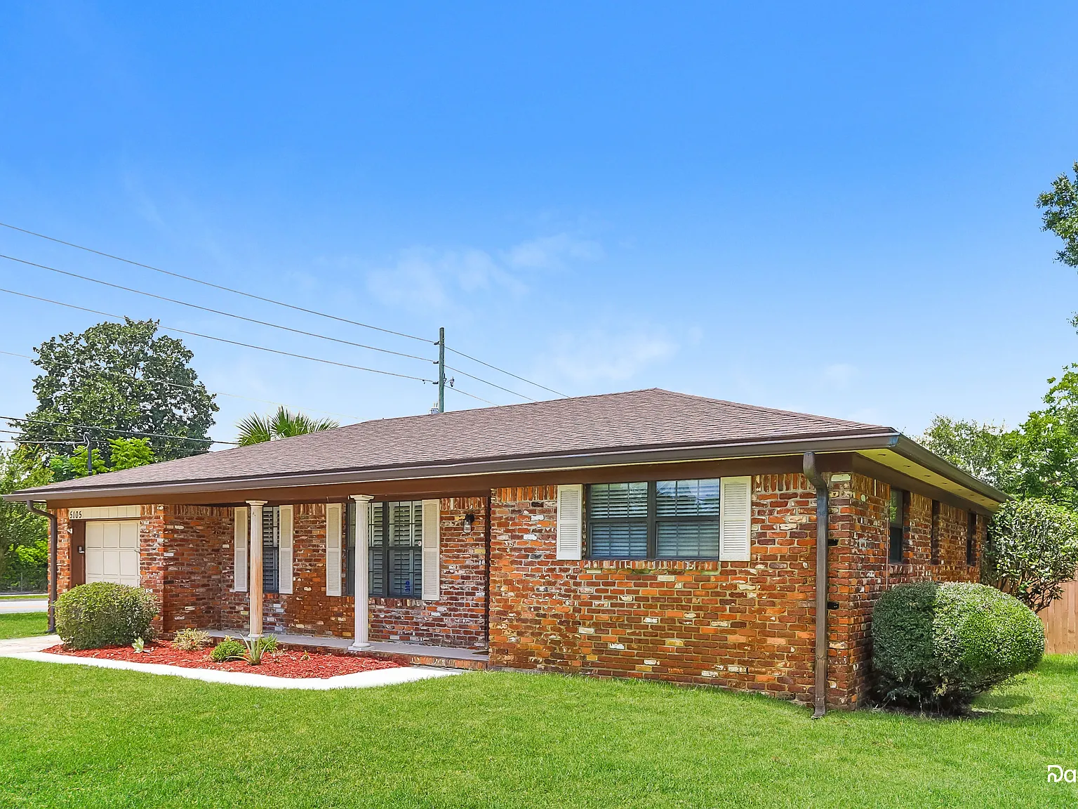 3 bed, 2.0 bath, 1704 sqft, $2,295 — Photo 3