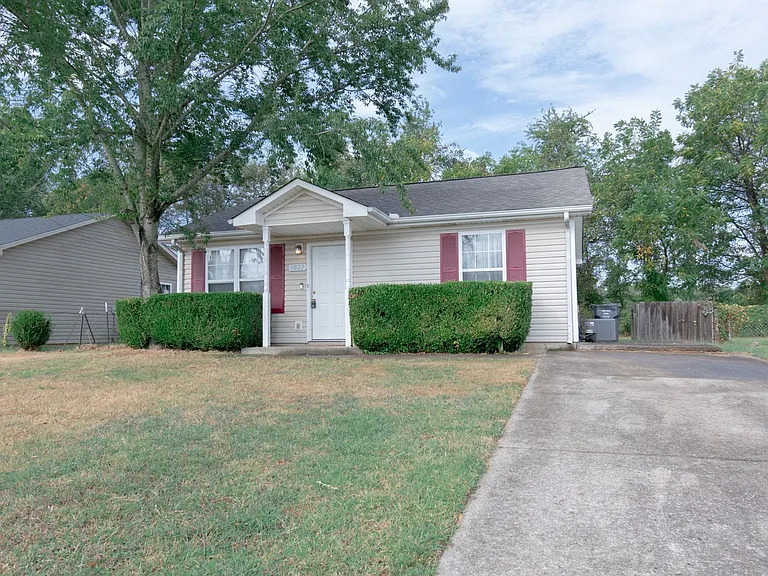 1023 Shadow Ridge Ave — Photo 2