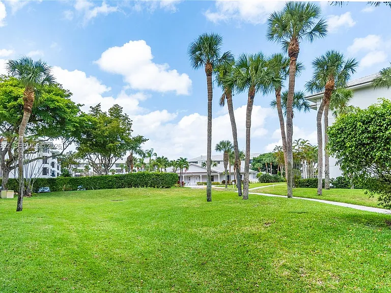 3650 Whitehall Dr #305 — Photo 27