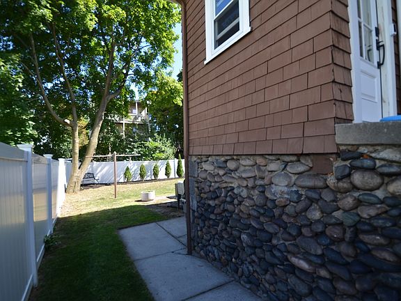 3rd image of 44 Wellsmere Rd