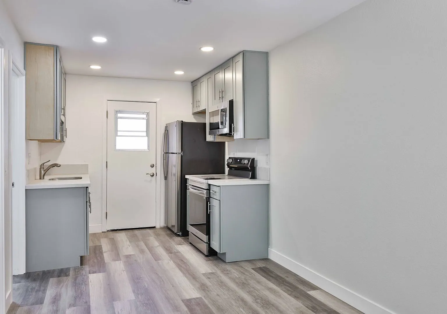 Modern 2 Bedroom 1 Bathroom in North Park! — Photo 1