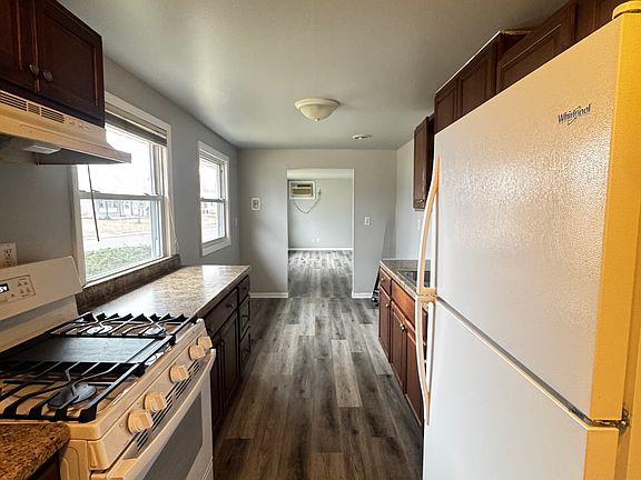 3rd image of 613 Jefferson Ave