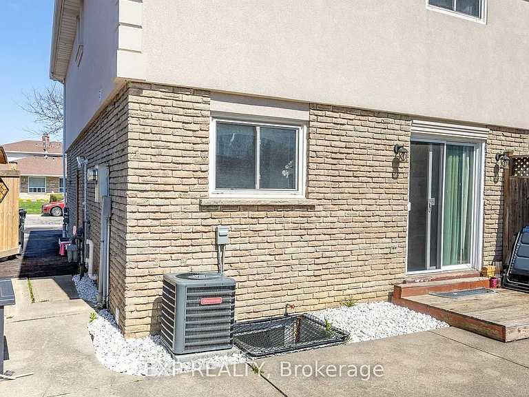 3270 Klaiman Dr — Photo 45