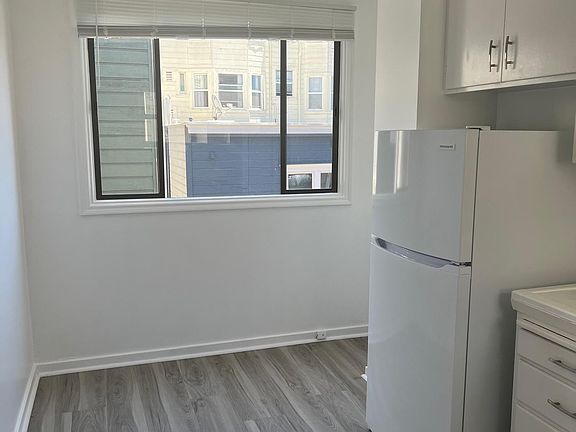 4th image of 3245 23rd St APT 3
