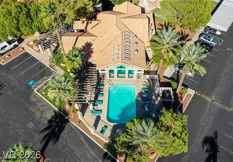 2750 S Durango Dr — Photo 40