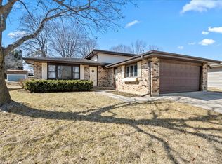 966 Sycamore Ln, Bartlett, IL 60103