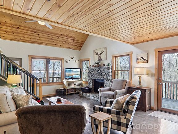 5th image of 2665 El Miner Dr