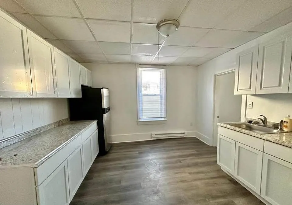 3 bed, 1.0 bath, 1500 sqft, $950 — Photo 3
