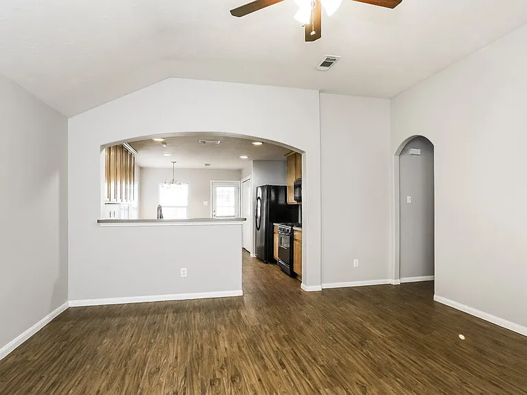 19242 Hopeview Ct — Photo 3