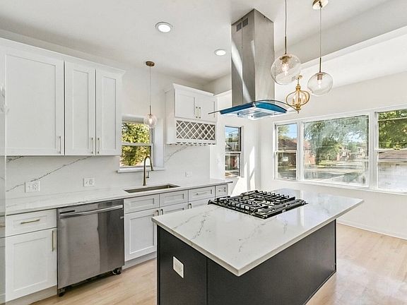 5th image of 7801 S Eberhart Ave