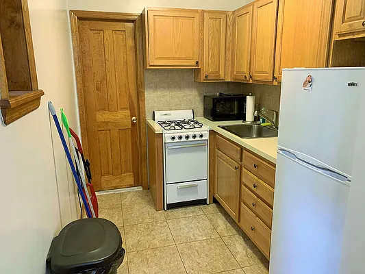 Rented by Joe Gotham LTD | media 27