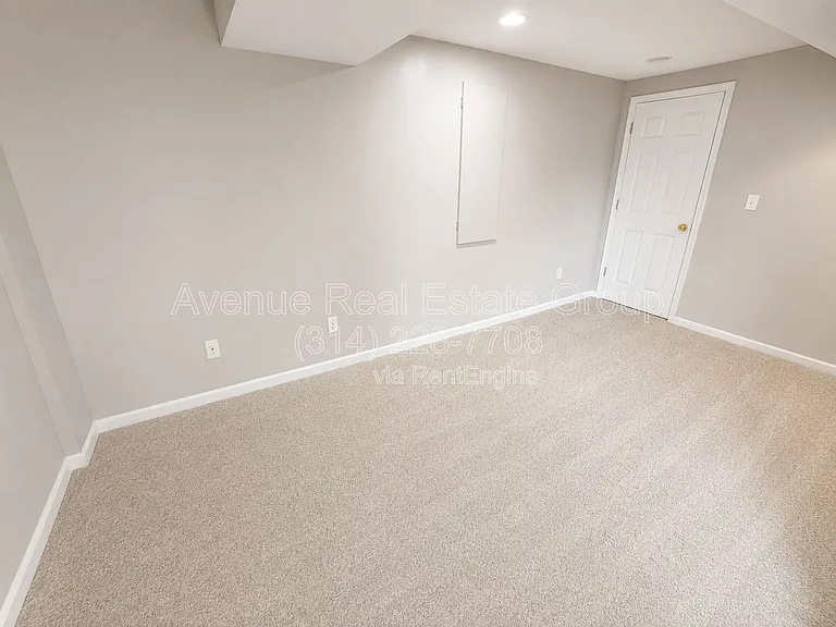 555 Fortress Ct — Photo 18