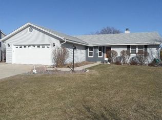 8220 S 47th St, Franklin, WI 53132