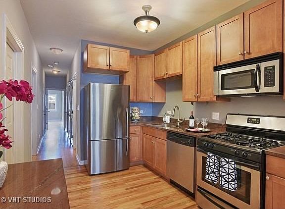 5th image of 2661 W Belden Ave