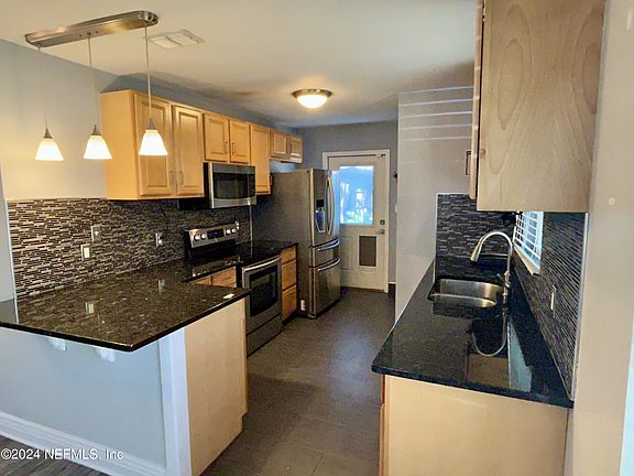 2nd image of 1050 NELSON Street