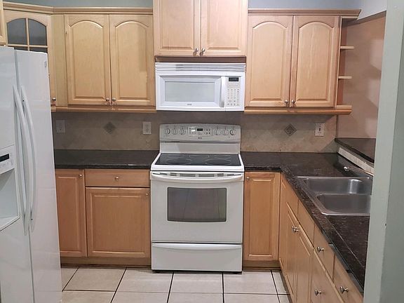 3rd image of 8629 Knightsbridge Cir E