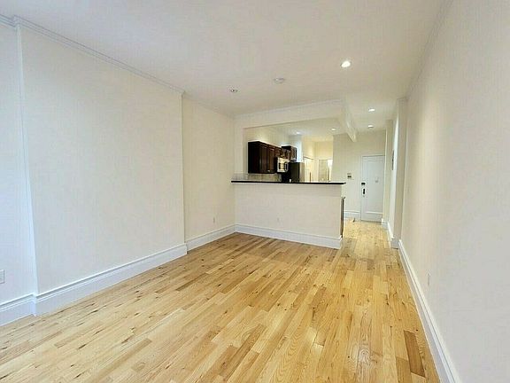 3rd image of 141 Sullivan St #8AA