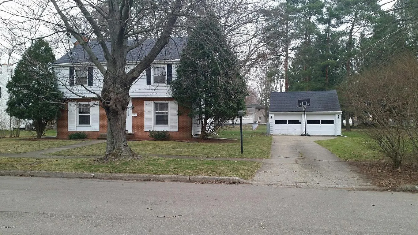 1101 Crescent Dr photo 1