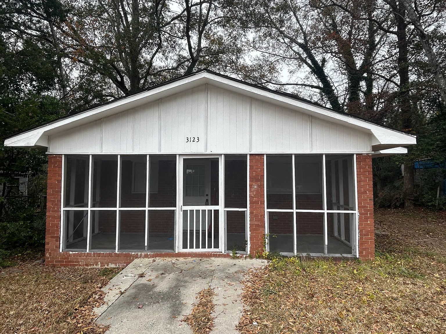 3 bed, 984 sqft, $1,200 — Photo 1