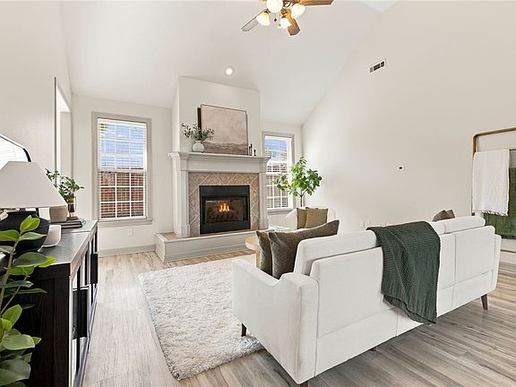 4th image of 1101 Shiraz Dr