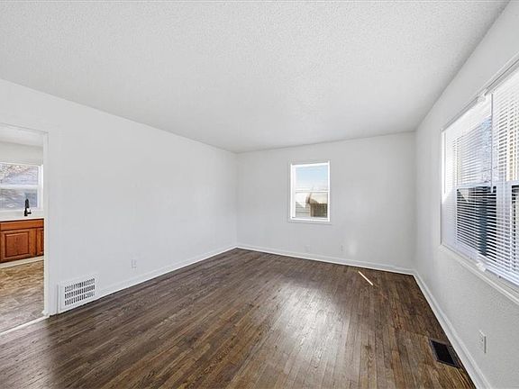 5th image of 7104 Tracy Ave