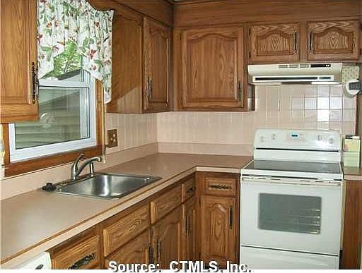 3rd image of 34 Farmstead Ln
