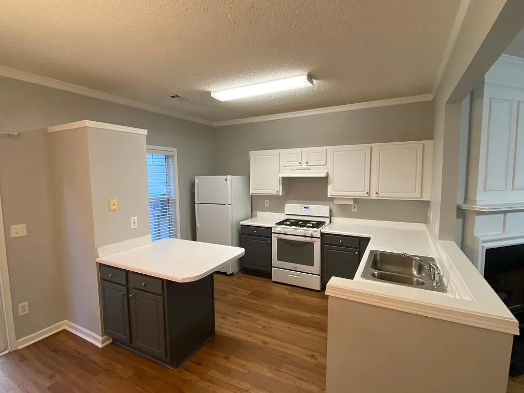 2 bed, 2.5 bath, 1316 sqft, $1,975 — Photo 2