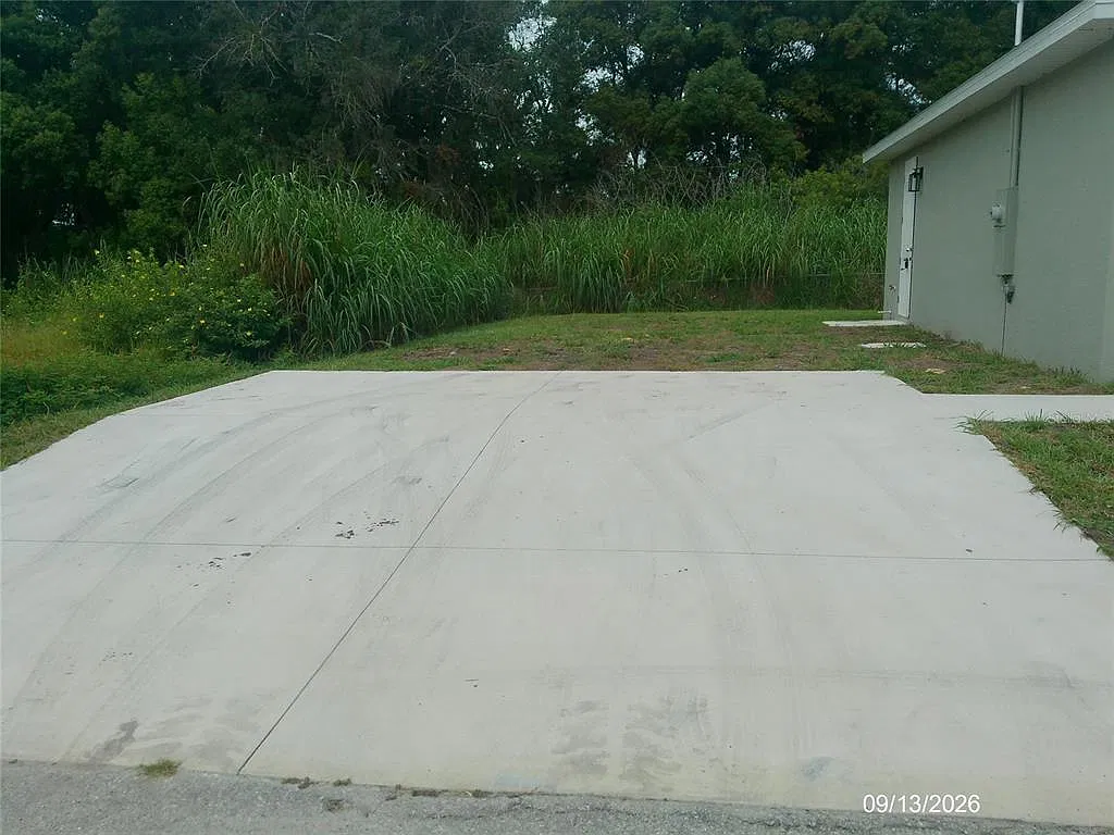 3 bed, 2.0 bath, 1155 sqft, $2,000 — Photo 2