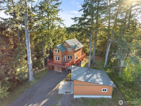 1019 Catala Avenue SE, Ocean Shores, WA 98569