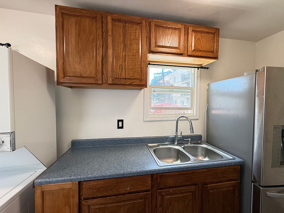 1st image of 1327 N Orange Dr #1/2