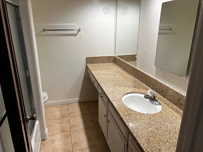 Northridge House — Photo 22