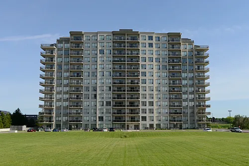 325 Southdale Rd W Photo 1