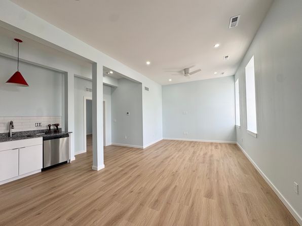 517 Gillis St #202
