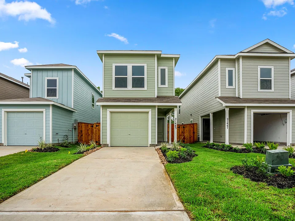 21443 Carosella Dr