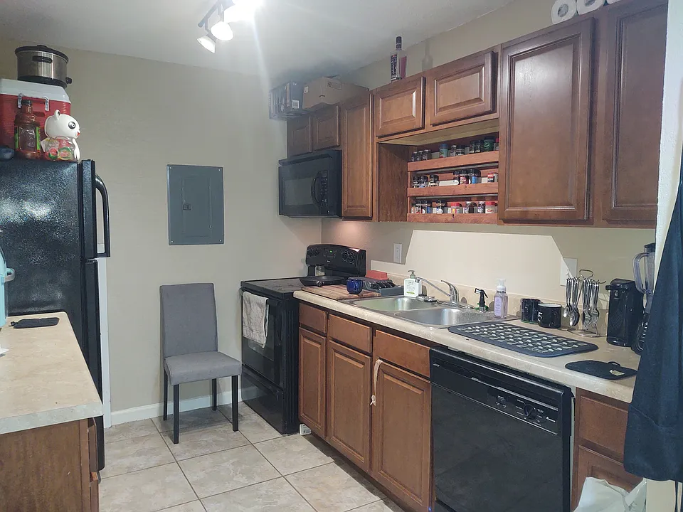 1745 W 24th St #7