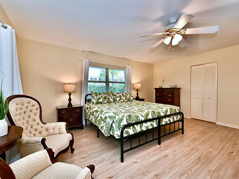 129 Alhambra Pl — Photo 17