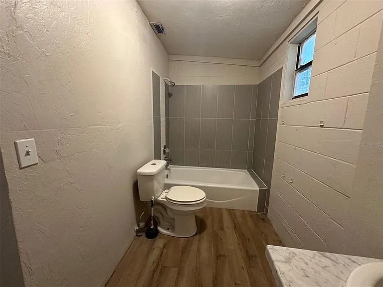 657 NE Waldo Rd — Photo 17