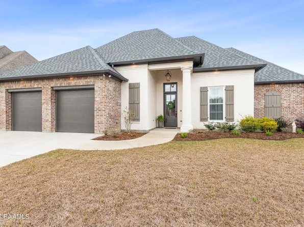 106 Carriage Lakes Dr, Youngsville, LA 70592