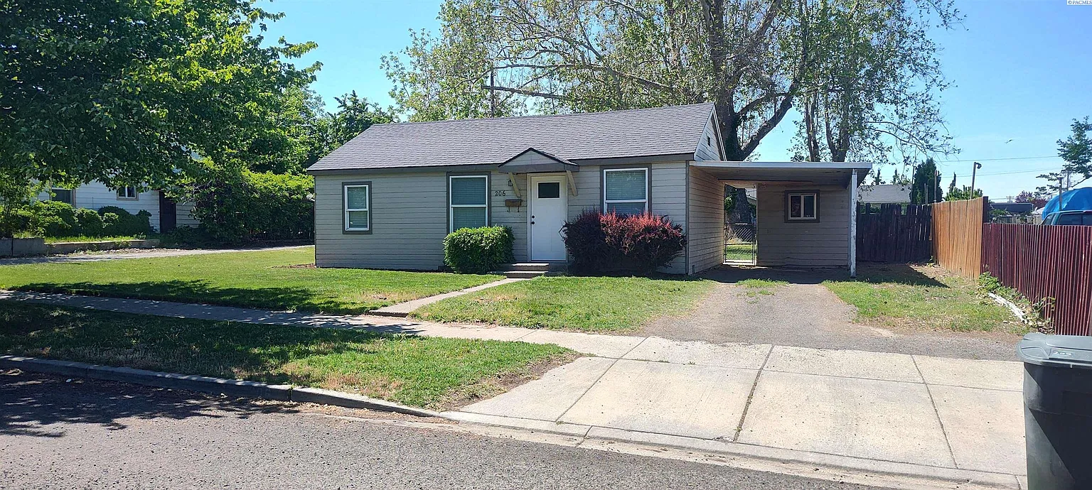 206 Avenue H photo 1