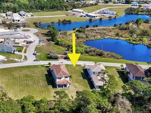207 SE Via Bisento, Port Saint Lucie, FL 34952