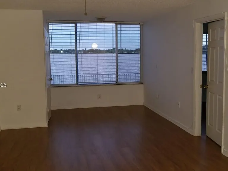 2811 N Oakland Forest Dr #105 — Photo 5